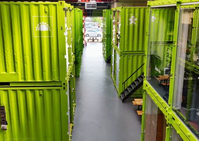 De containers in een rij in de BakkeRij